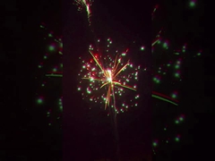 Grande esposizione professionale del fuoco d'artificio della torta nunziale di 70 colpi per il nuovo anno