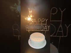 Stelle filante Pyro fredde dei fuochi d'artificio della festa nuziale fredda dei fuochi d'artificio dei fuochi d'artificio delle stelle filante di buon compleanno