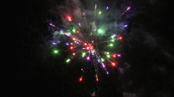 I fuochi d'artificio pirotecnici cinesi del dolce di Liuyang 24 fuochi d'artificio dei colpi 500G agglutinano