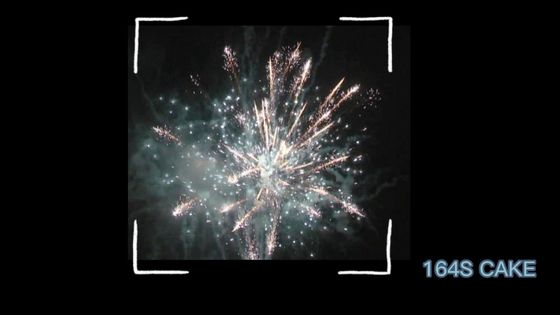 164 colpi agglutinano i fuochi d'artificio scrivono il Natale a macchina causano i grandi fuochi d'artificio del dolce