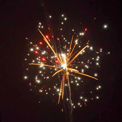 Grande esposizione professionale del fuoco d'artificio della torta nunziale di 70 colpi per il nuovo anno