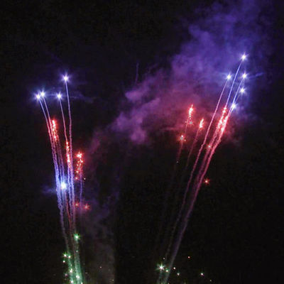 I fuochi d'artificio pirotecnici di Natale dei fuochi d'artificio del dolce del consumatore del nuovo anno agglutinano Mercun