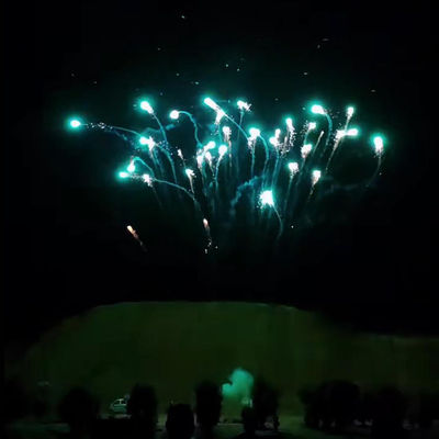 Fuochi d'artificio cinesi 100 colpi Torta pirotecnica per i consumatori Fuochi d'artificio per festeggiare