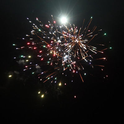 Cina pirotecnica al pubblico torta fuochi d'artificio 49 colpi