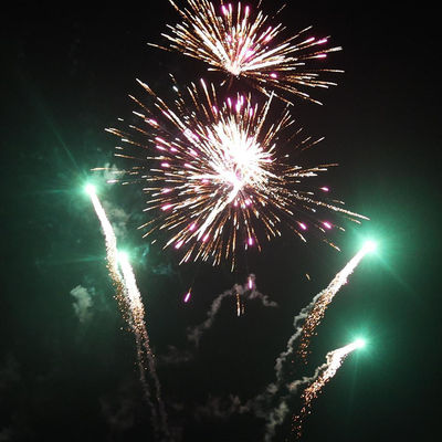 Cina 204 colpi di nuovo anno personalizzato torta pirotecnica per i consumatori fuochi d'artificio per la celebrazione