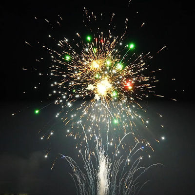 Fuochi d'artificio di alta qualità cinesi Fuochi d'artificio Liuyang 100 colpi Fuochi d'artificio di torta per consumatori 1.4G Pro Fire Crackers Fuochi d'artificio di torta