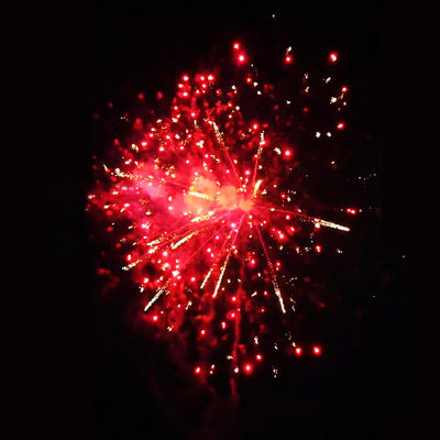 Fabbrica cinese all'ingrosso 1,2'' Inch Sky Colorato 1,4g Consumer Cake Fuochi d'artificio per la celebrazione Fuori grande fuochi d'artificio pirotecnica