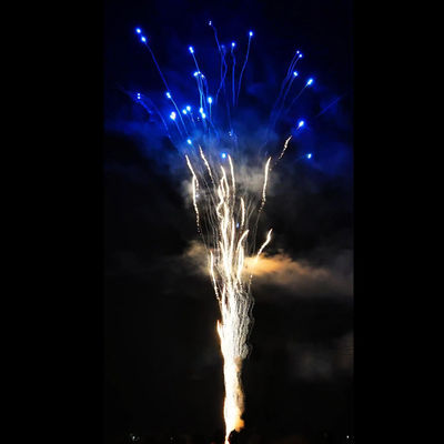 Fabbrica cinese all'ingrosso fuochi d'artificio blu personalizzati pirotecnica 100 colpi 1.4G Consumo Ululare lupo torta fuochi d'artificio per la festa