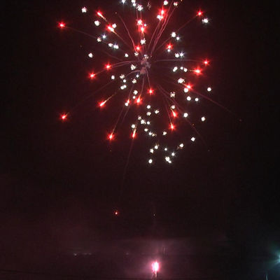 Fuochi d'artificio a torta per consumatori da 200 colpi da 1,2'' pollici della fabbrica di Liuyang, fuochi d'artificio per torta di Natale e Capodanno e petardi