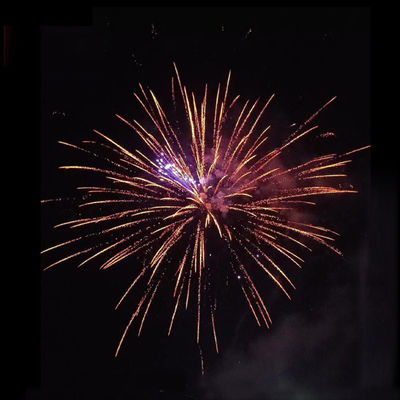 Fuochi d'artificio a torta di carta da 100 colpi della fabbrica cinese 2025 FAFBWL all'ingrosso, nuovi fuochi d'artificio per celebrazioni di matrimoni e feste