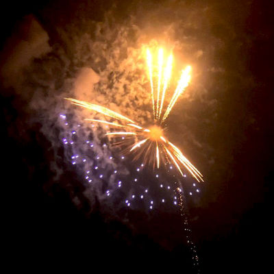 Fuochi d'artificio a forma di palla per celebrazioni, conchiglie professionali da spettacolo 1.3G all'ingrosso dalla Cina