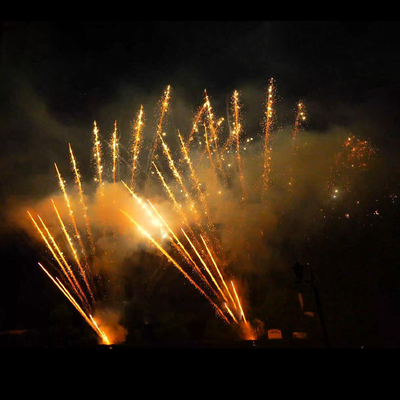 Torta Fuochi d'artificio Mandarino Liuyang 1.3G Fuochi d'artificio professionali per spettacoli all'ingrosso 0.8'' pollici 180 colpi Fuochi d'artificio a torta per esterni