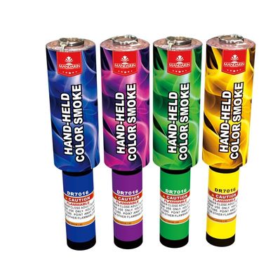 la durata 45S ha colorato i chiarori del fumo, bombe fumogene tenute in mano per fotografia