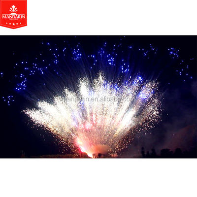 I fuochi d'artificio che professionali di compleanno l'esposizione ha personalizzato 100 colpi agglutinano i fuochi d'artificio