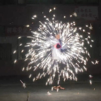 Rotazione calda tenuta in mano della ruota di Toy Fireworks Fountains Pyro Sparkler dei nuovi anni di Natale